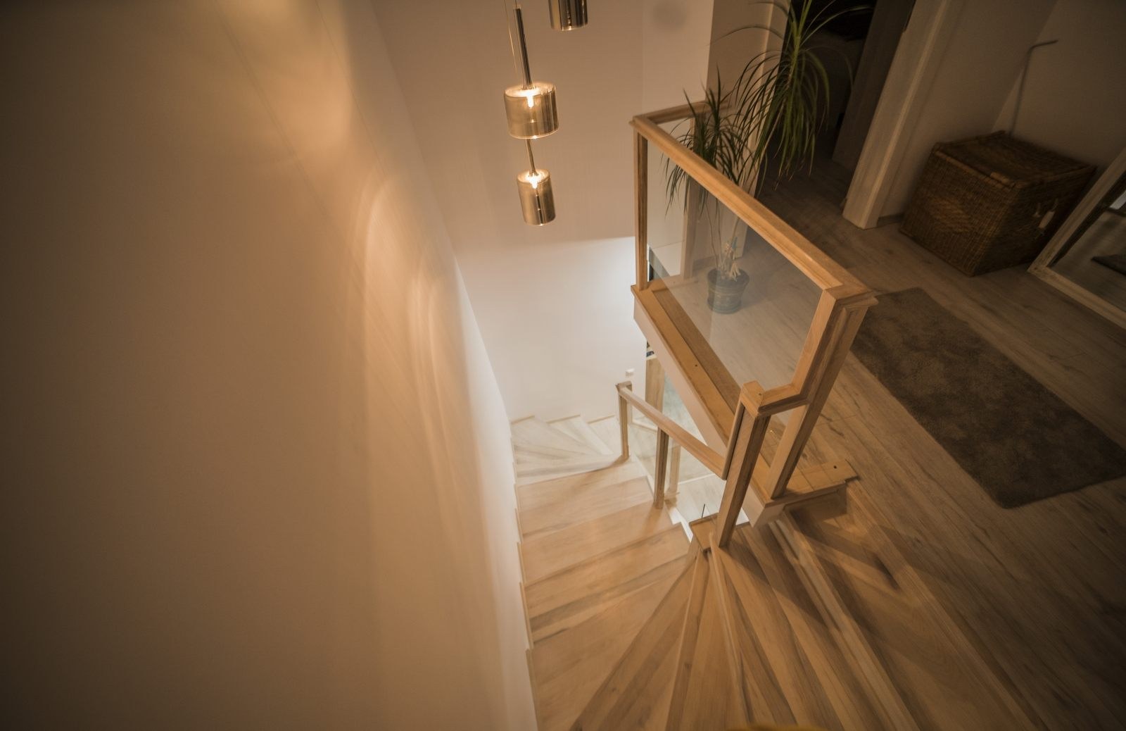 Lucrare de montaj parchet — proiectul Scară interioară